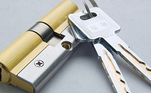 棗陽配汽車鑰匙（開鎖24小時(shí)電話）